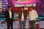 Ranbir Kapoor, Manoj Bajpai at the grand finale of Dance India Dance in Andheri Sports Complex on 23rd April 2010 (6).JPG